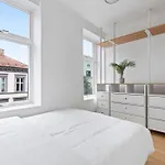 Modern And Bright Apartment In Central Oslo